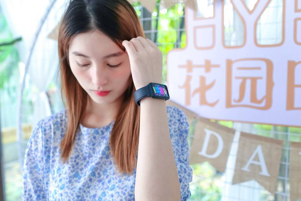 百变表盘个性随心，OPPO Watch Free不止智能更是穿搭潮品