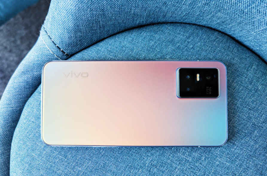 扎堆做轻薄自拍手机？vivo S10 Pro在这条赛道上的表现可圈可点！