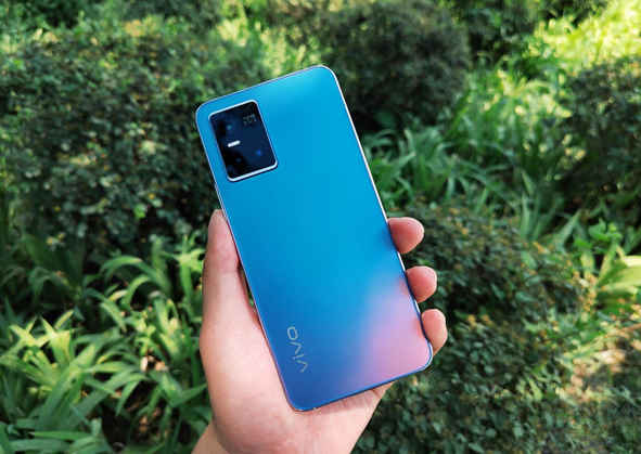 扎堆做轻薄自拍手机？vivo S10 Pro在这条赛道上的表现可圈可点！