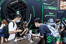 黑鲨参展2021 ChinaJoy 鲨鲨酱破壁现身与玩家亲密互动