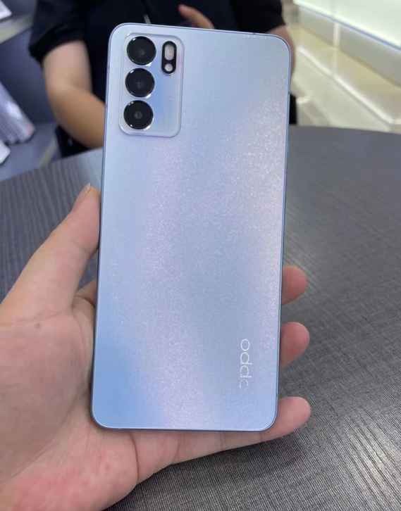 同是主打轻薄的拍照旗舰，OPPo Reno 6和vivo S10哪个更胜一筹？